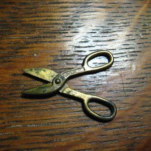 Intercast Miniature Vintage Scissors Tin Snips